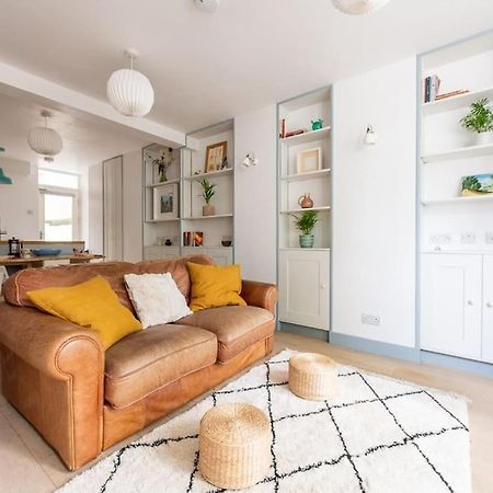 Lovely Self-Contained Basement Studio With Kitchen 런던 외부 사진